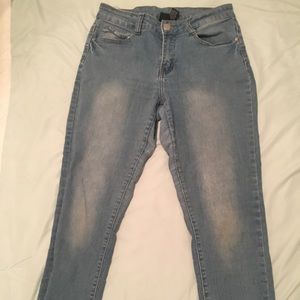 Essencial fashion nova jeans